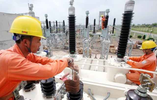 Đồng loạt tăng viện phí, chuẩn bị tăng giá điện: Nỗi lo rình rập