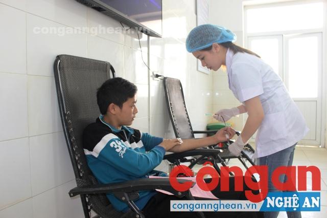 Chiến dịch hiến máu tình nguyện: Cho đi để nhận lại