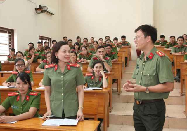 Người thầy truyền lửa cho học viên an ninh