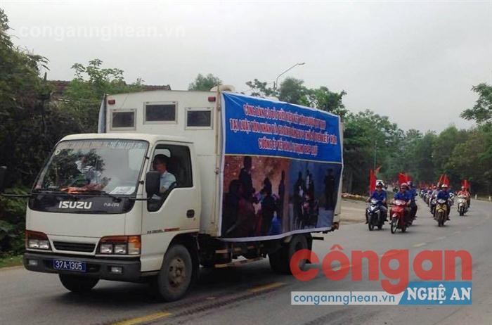 Tuyên truyền lưu động pháp luật về hôn nhân và gia đình