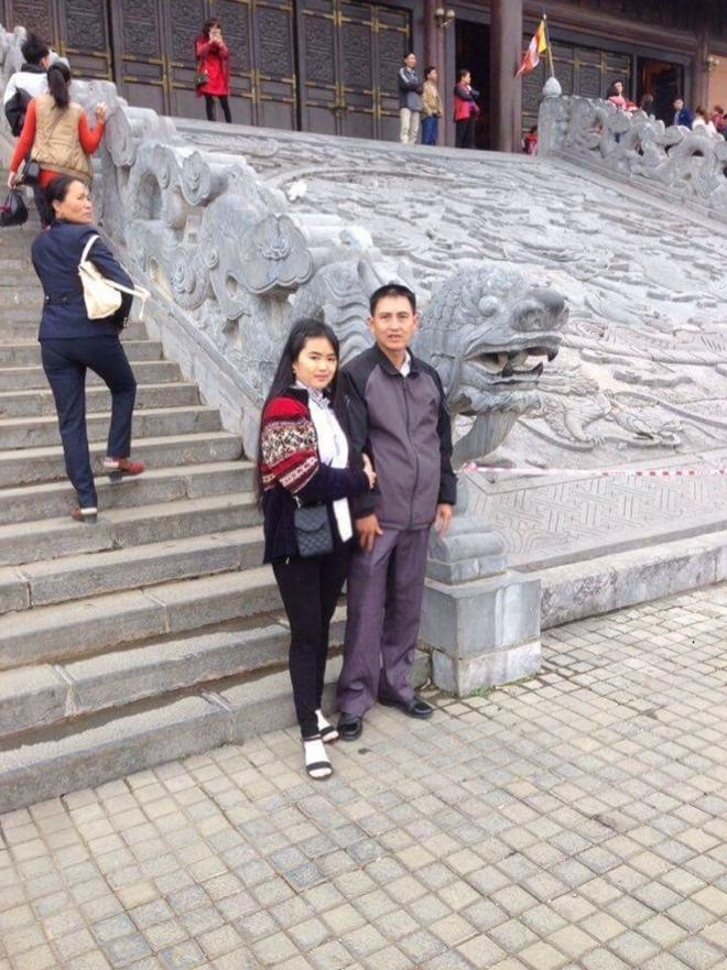 Diệp cùng bố ở chùa Bái Đính.