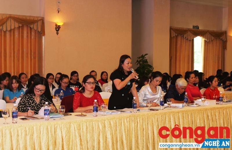 Các đại biểu phát biểu tại buổi tọa đàm