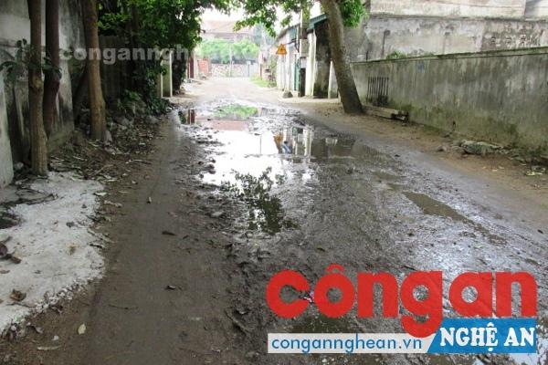 Đường xuống cấp nghiêm trọng khiến người dân bức xúc