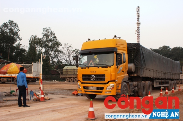 Mạnh tay với xe quá khổ, quá tải