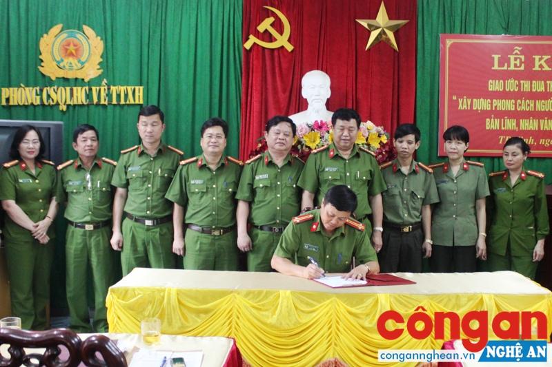 Thực hiện CVĐ 'Xây dựng phong cách người cán bộ Công an trên quê hương Bác Hồ bản lĩnh, nhân văn, vì nhân dân phục vụ'