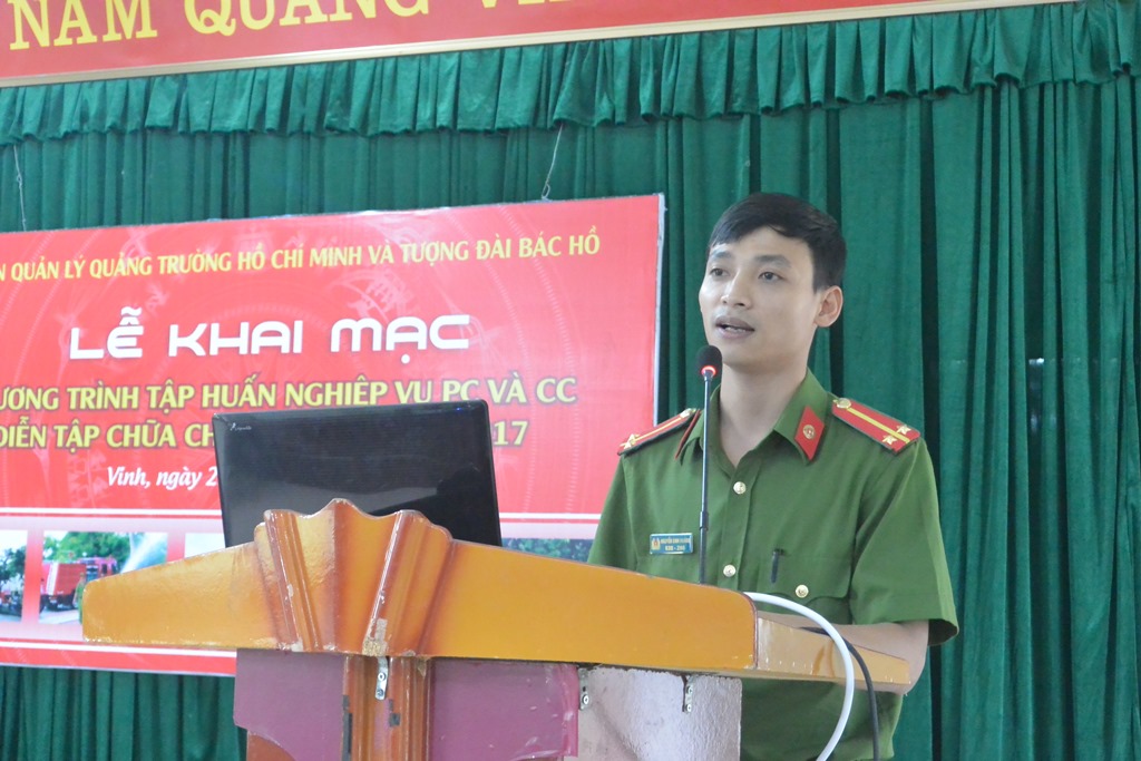 Cán bộ Cảnh sát PC&CC phổ biến các kiến thức về nghiệp vụ PCCC