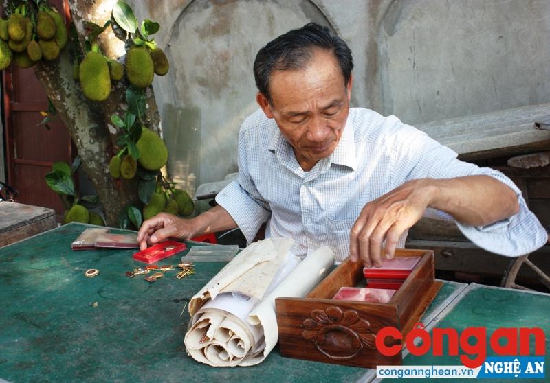 Ông Nguyễn Viết Dũng và những kỷ vật thời chiến đấu