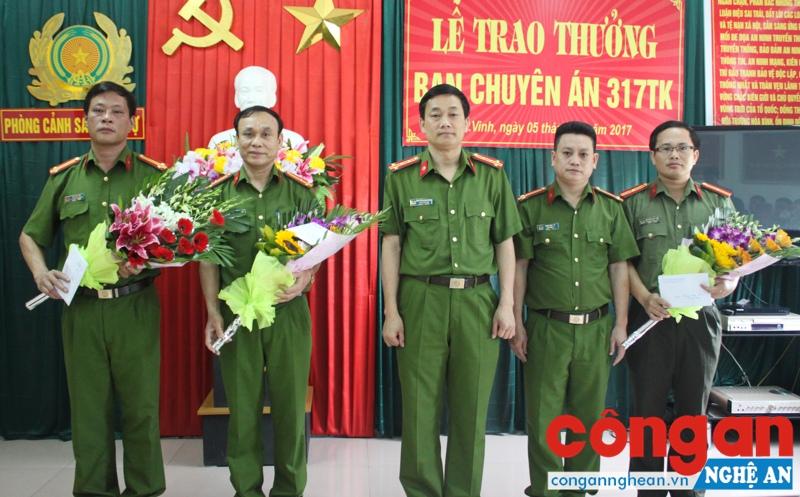 Khen thưởng chuyên án bắt kẻ trộm tài sản trong nhà thờ