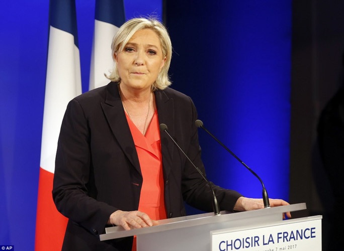 Sau khi kết quả sơ bộ được công bố, ông Macron và bà Le Pen đã có một cuộc điện thoại 