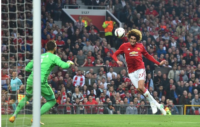 Fellaini mở tỷ số cho Man Utd ở phút 17