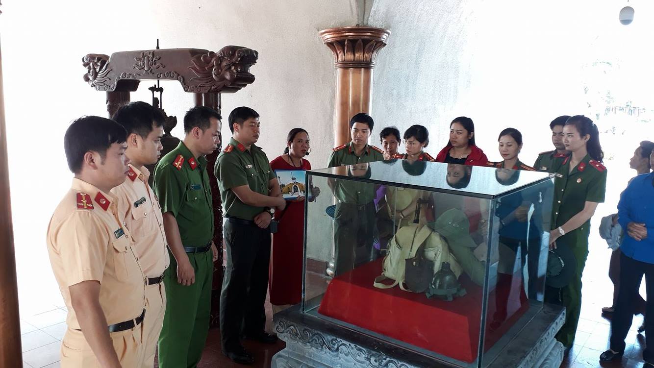 Dâng hương Thành Cổ Quảng Trị