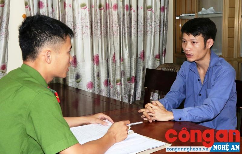 Bắt đối tượng chuyên dùng thẻ cào điện thoại để lừa đảo
