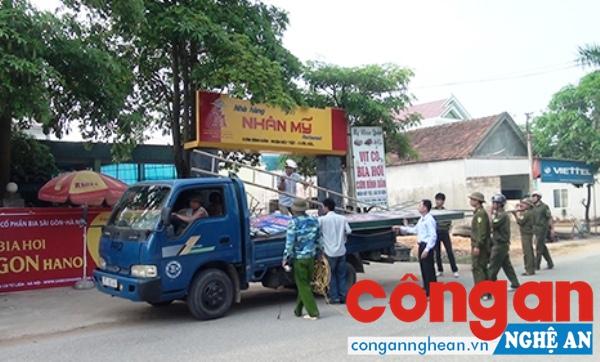 Ra quân giải tỏa các vi phạm hành lang an toàn giao thông