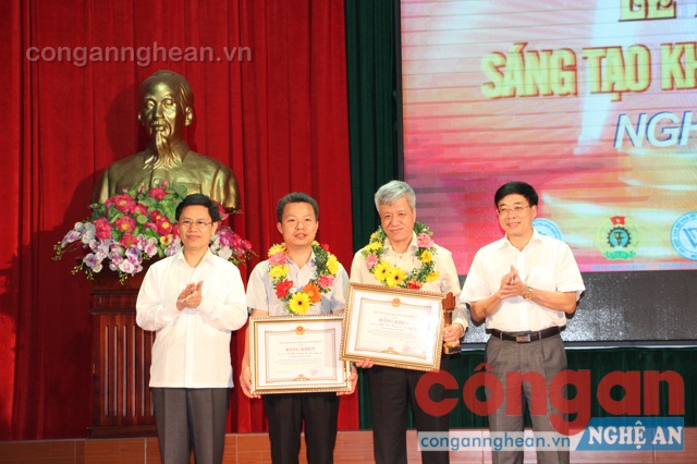 Trao giải sáng tạo KH&CN Nghệ An năm 2017