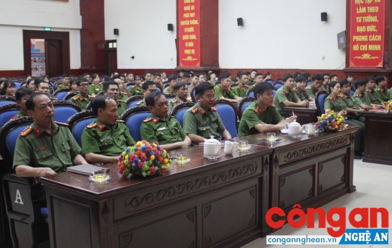 Khai giảng lớp Bồi dưỡng lý luận chính trị cho đảng viên mới