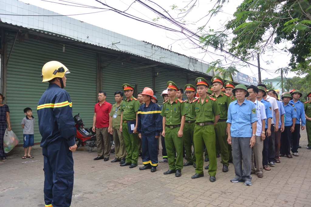 Các lực lượng tham gia chữa cháy tổng kết đánh giá buổi diễn tập