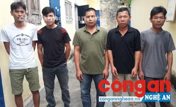 Các đối tượng đánh bạc bị bắt giữ