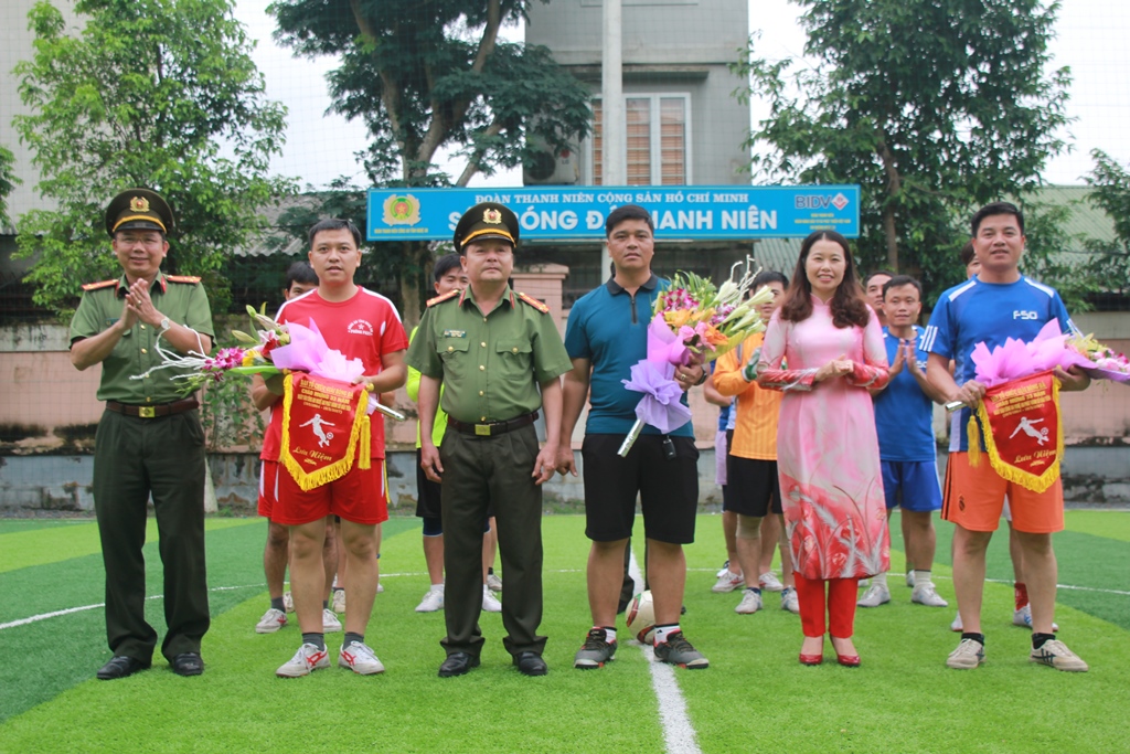 Giải bóng đá kỷ niệm ngày Báo Công an Nghệ An ra số báo đầu tiên