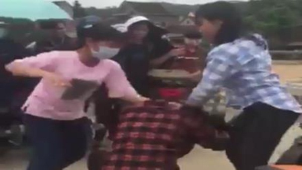 Làm rõ 2 học sinh đánh, tát liên tiếp vào mặt bạn