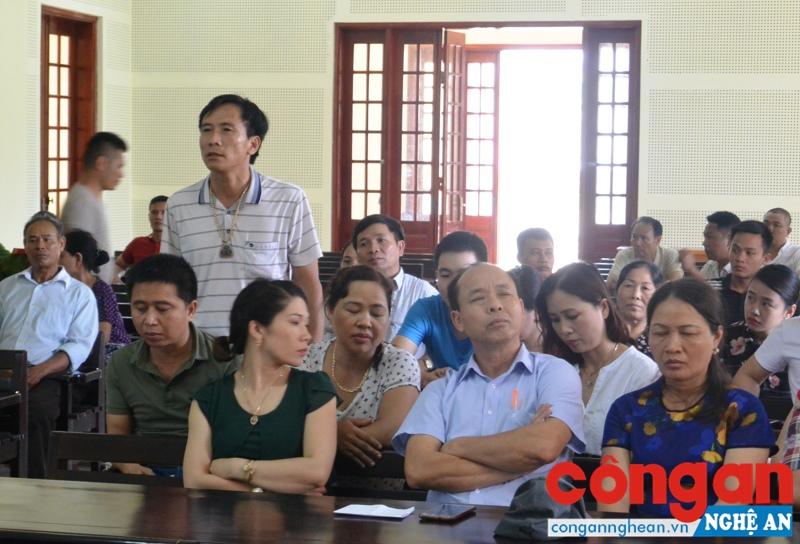 Đại diện người bị hại yêu cầu Cường nhanh chóng hoàn trả khoản nợ và tiền lãi theo lãi suất ngân hàng