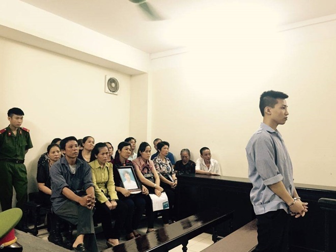 Bị cáo Hậu nghe HĐXX tuyên án.