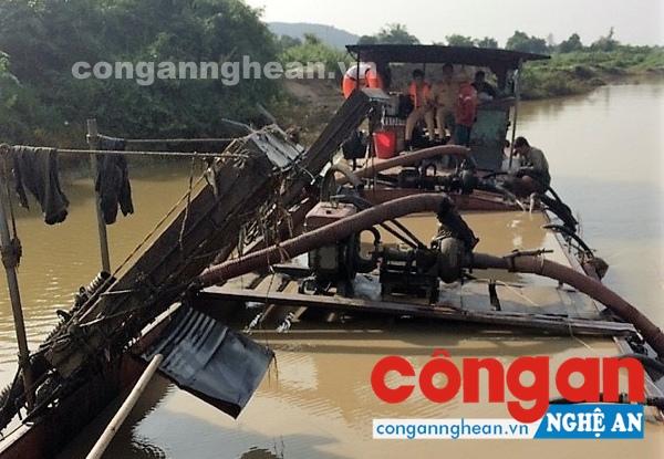 Xử phạt 30 triệu đồng công ty khai thác cát, sỏi không phép