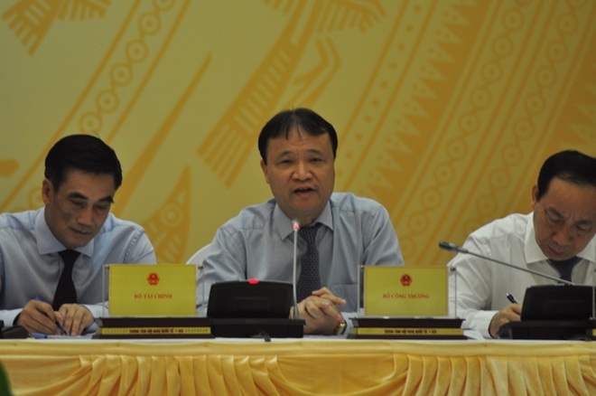 Thứ trưởng Bộ Công thương: Chưa tăng giá điện, giá xăng