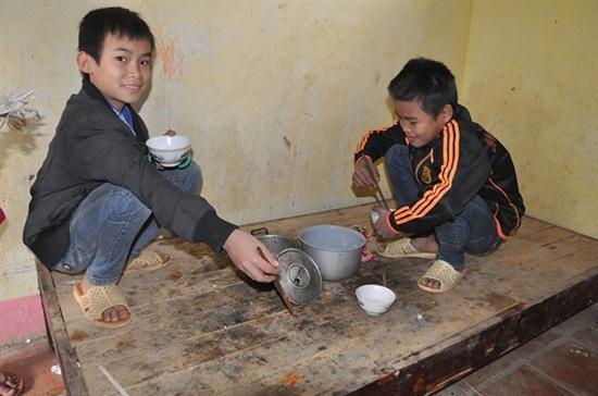 Với những học sinh miền núi thì đến trường đã là một nỗ lực của bản thân và gia đình
