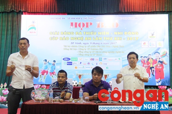 Họp báo 'Giải bóng đá Thiếu niên – Nhi đồng lần thứ XXI Cúp Báo Nghệ An' năm 2017