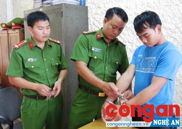 Công an huyện Diễn Châu bắt giữ đối tượng có hành vi lừa đảo chiếm đoạt tài sản bằng hình thức 