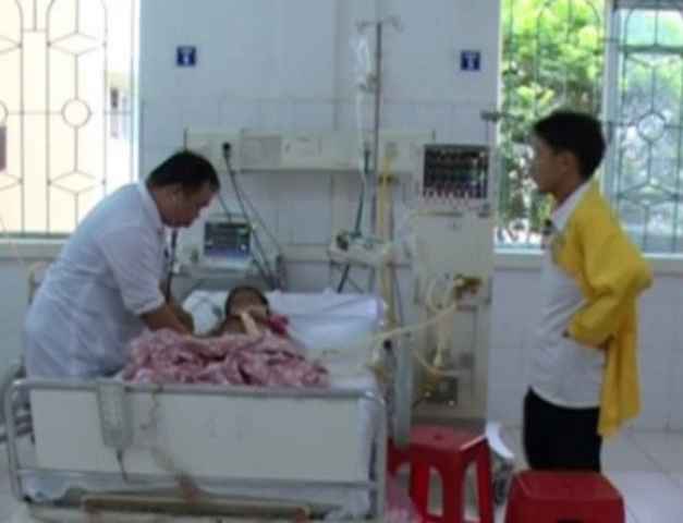 Sau khi ăn quả vải chua, 3 trẻ tử vong