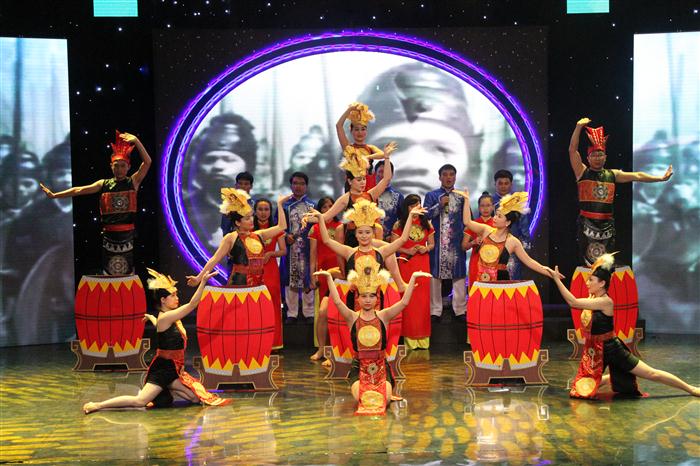 Liên hoan Tiếng hát những người làm báo trên quê hương Bác Hồ lần thứ V