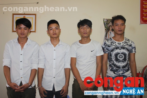 Bắt 4 đối tượng chuyên cướp giật tài sản