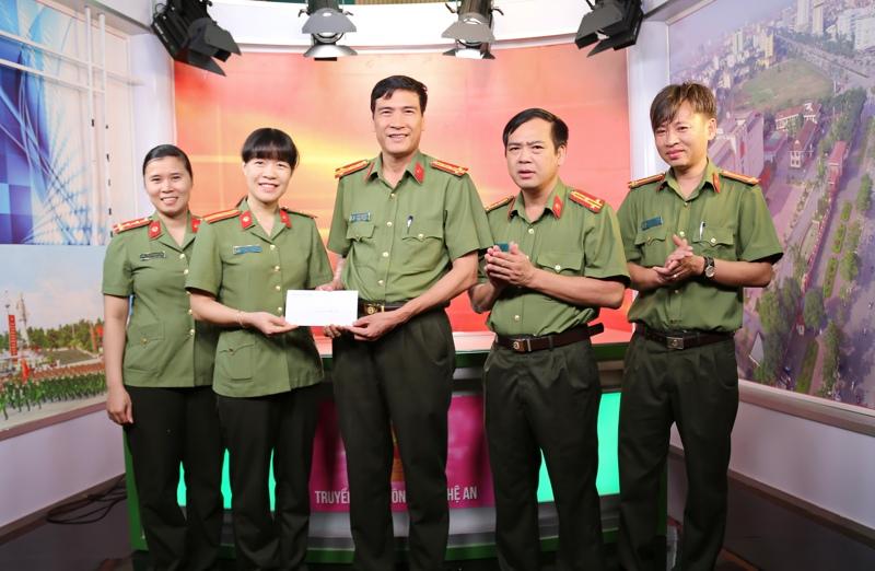 Phòng An ninh xã hội chúc mừng CBCS Trang PT-TH An ninh