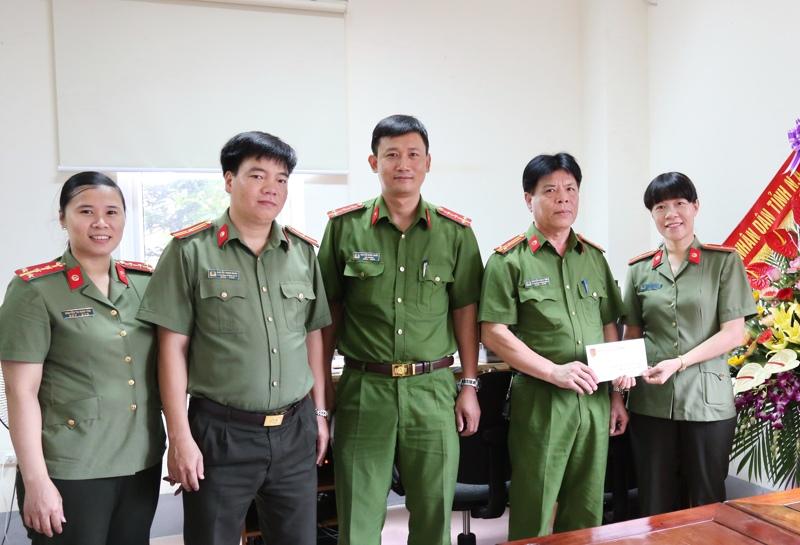 Phòng Cảnh sát cơ động chúc mừng CBCS Trang PT-TH An ninh