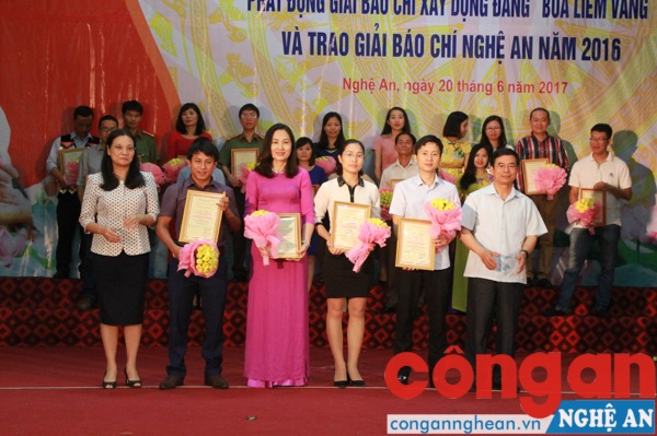 Trao giải nhì