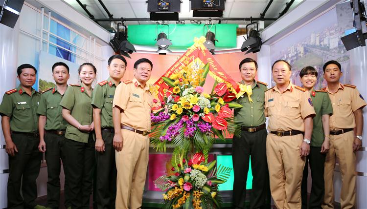 Phòng Cảnh sát giao thông đường bộ, đường sắt chúc mừng