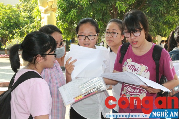 Tranh luận về bài thi của mình