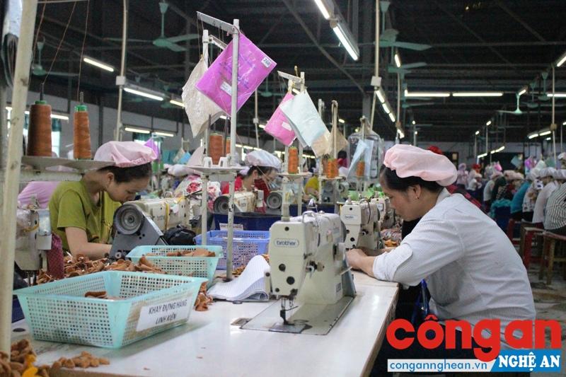 Đẩy mạnh đào tạo nghề cho lao động nữ