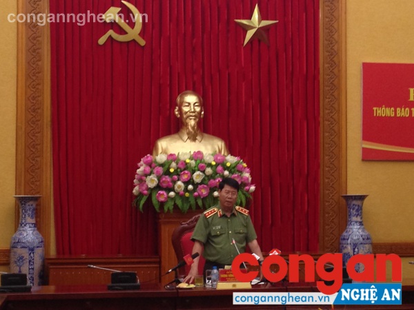 Tại cuộc họp báo, sau khi tiếp nhận câu hỏi từ phóng viên các cơ quan báo chí, đồng chí Thứ trưởng Bùi Văn Nam đã chỉ đạo các đơn vị nghiệp vụ trả lời theo thẩm quyền