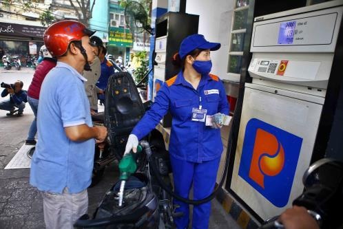 Giá xăng tiếp tục giảm, giá dầu tăng nhẹ