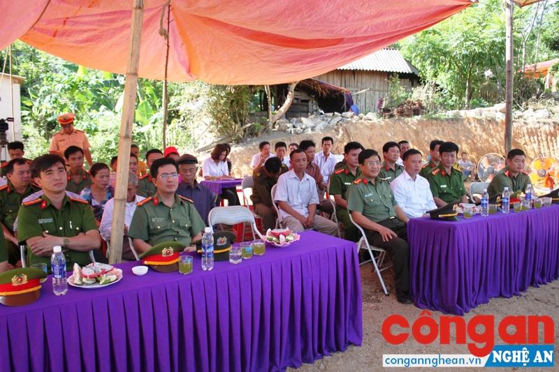 Các đại biểu dự buổi lễ