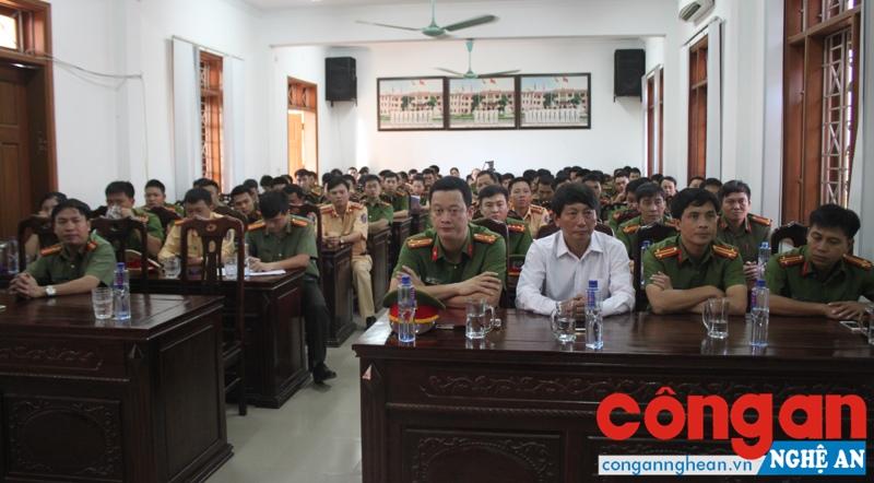 Các đại biểu tham dự buổi lễ