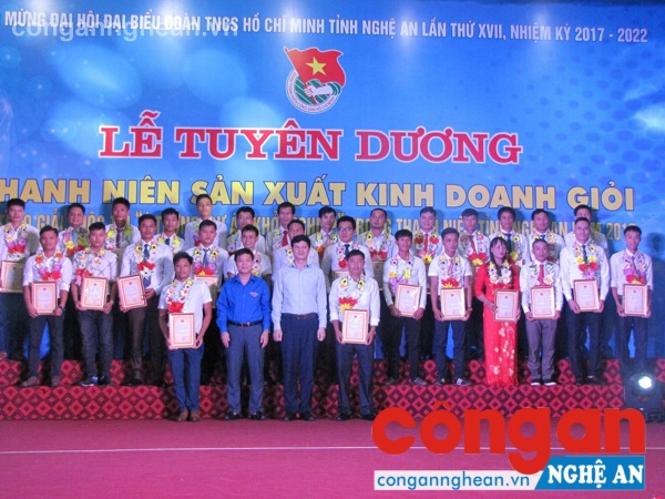Tuyên dương 'Thanh niên sản xuất, kinh doanh giỏi' và trao giải 'Ý tưởng khởi nghiệp trong thanh niên'