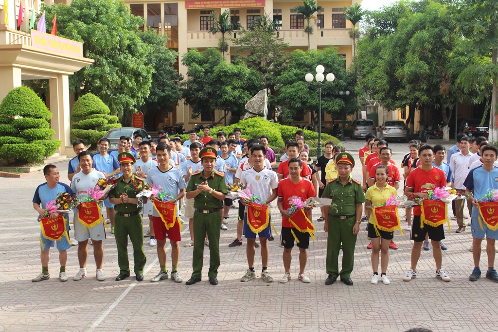 Sôi nổi các hoạt động kỉ niệm ngày truyền thống lực lượng CSND
