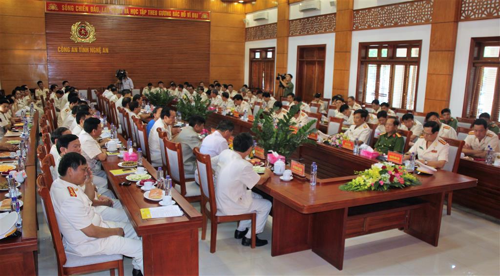 Công an Nghệ An: Tọa đàm gặp mặt các thế hệ cán bộ, chiến sỹ CSND