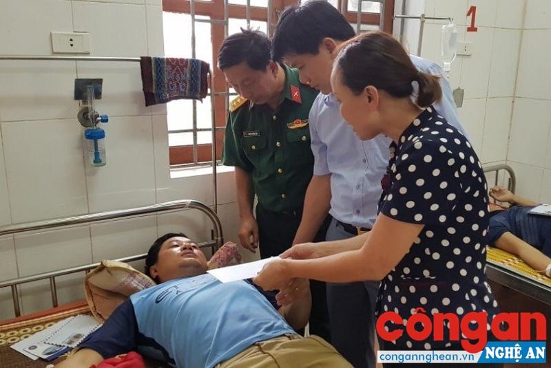 Lãnh đạo các cấp thăm hỏi nạn nhân trong vụ chìm tàu VTB 26
