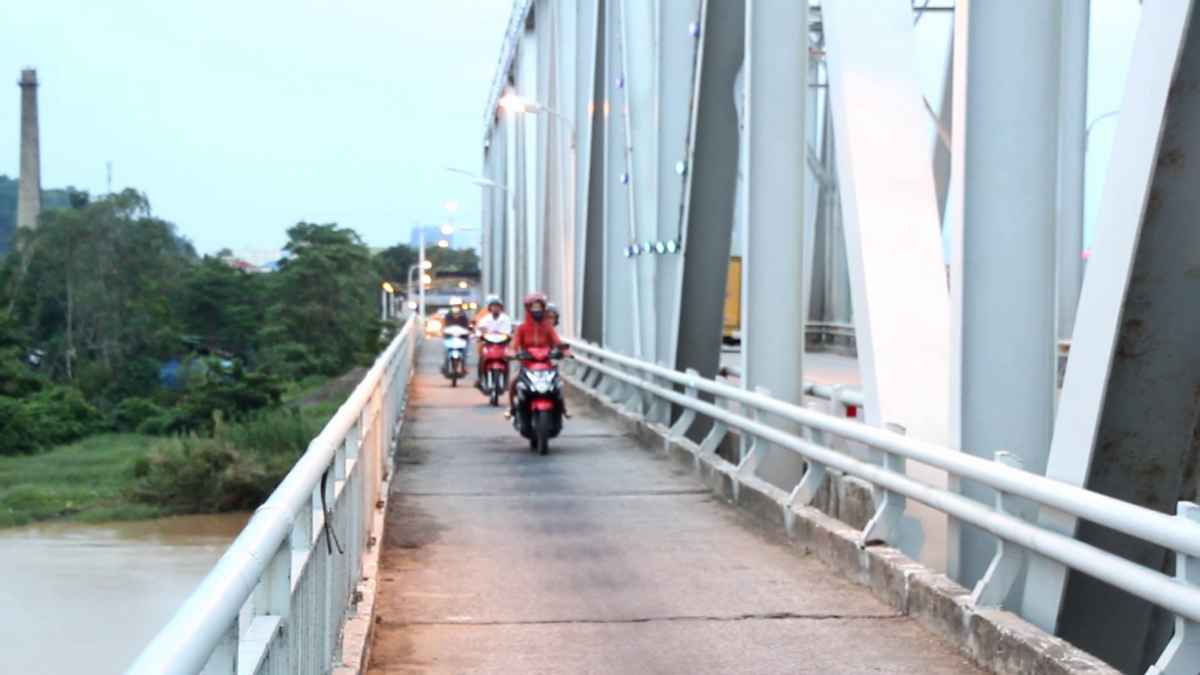 Khu vực nam thanh niên nhảy cầu 