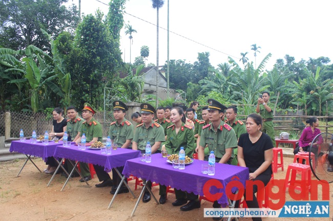 Đại biểu tham dự buổi lễ