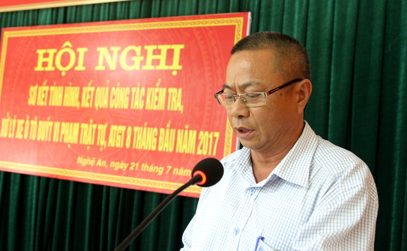 Đại diện Doanh nghiệp kinh doanh vận tải bằng xe buýt phát biểu kiến nghị tại Hội nghị.